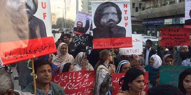 Demonstrators demanding the recovery of missing activist Salman Haider outside the Karachi Press Club. (Photo: © Twitter)